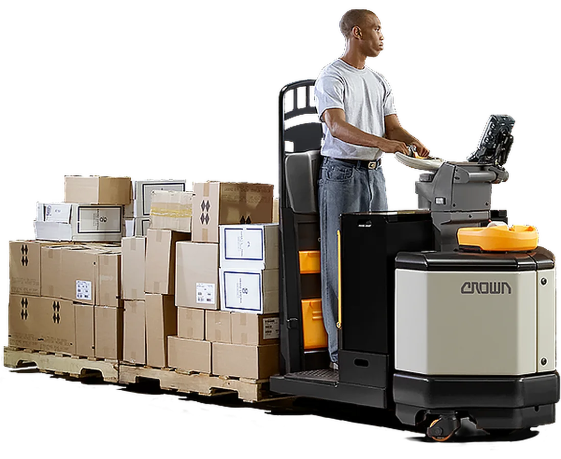 Transpaleta Crown PC 4500 de control central con operador a bordo